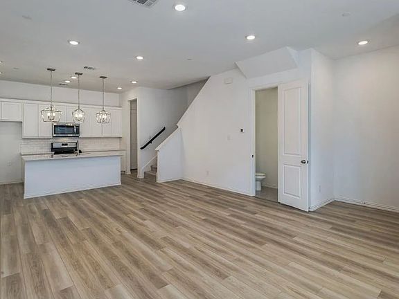 5th image of 9911 Michael Irvin St #9911