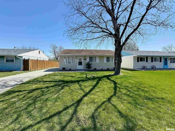 823 12th St W, Milan, IL 61264