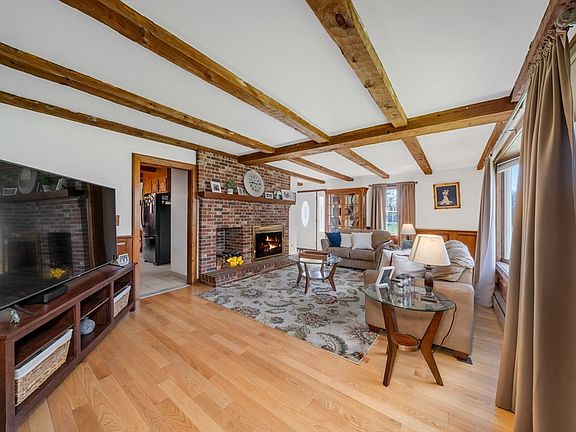 3rd image of 10 Cote St