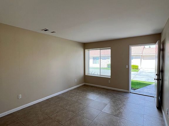 5th image of 2807 Brookside Dr APT B
