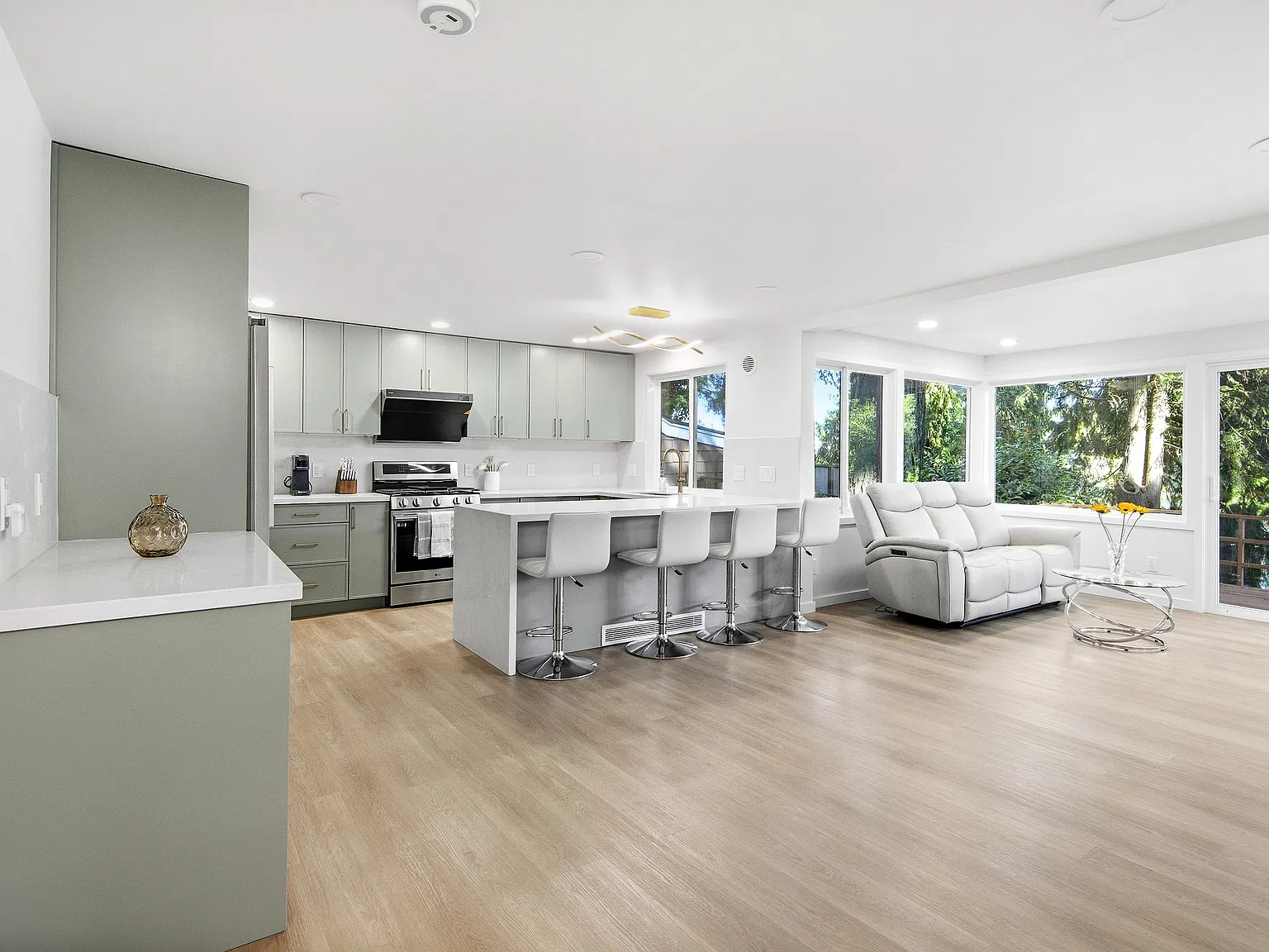 2 bed, 1.5 bath, 1000 sqft, $5,199 — Photo 3