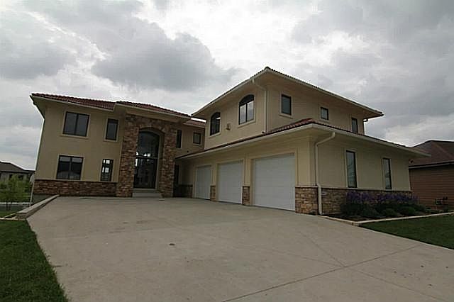 1st image of 385 NE Carefree Ln