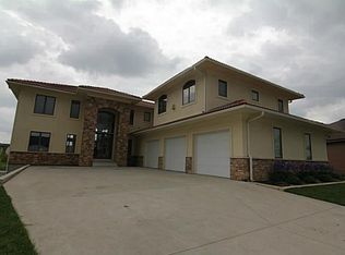 385 NE Carefree Ln, Waukee, IA 50263