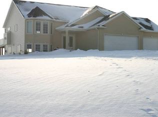 725 Riverwood Ct, Elgin, MN 55932