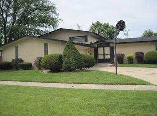 18400 Locust St, Lansing, IL 60438