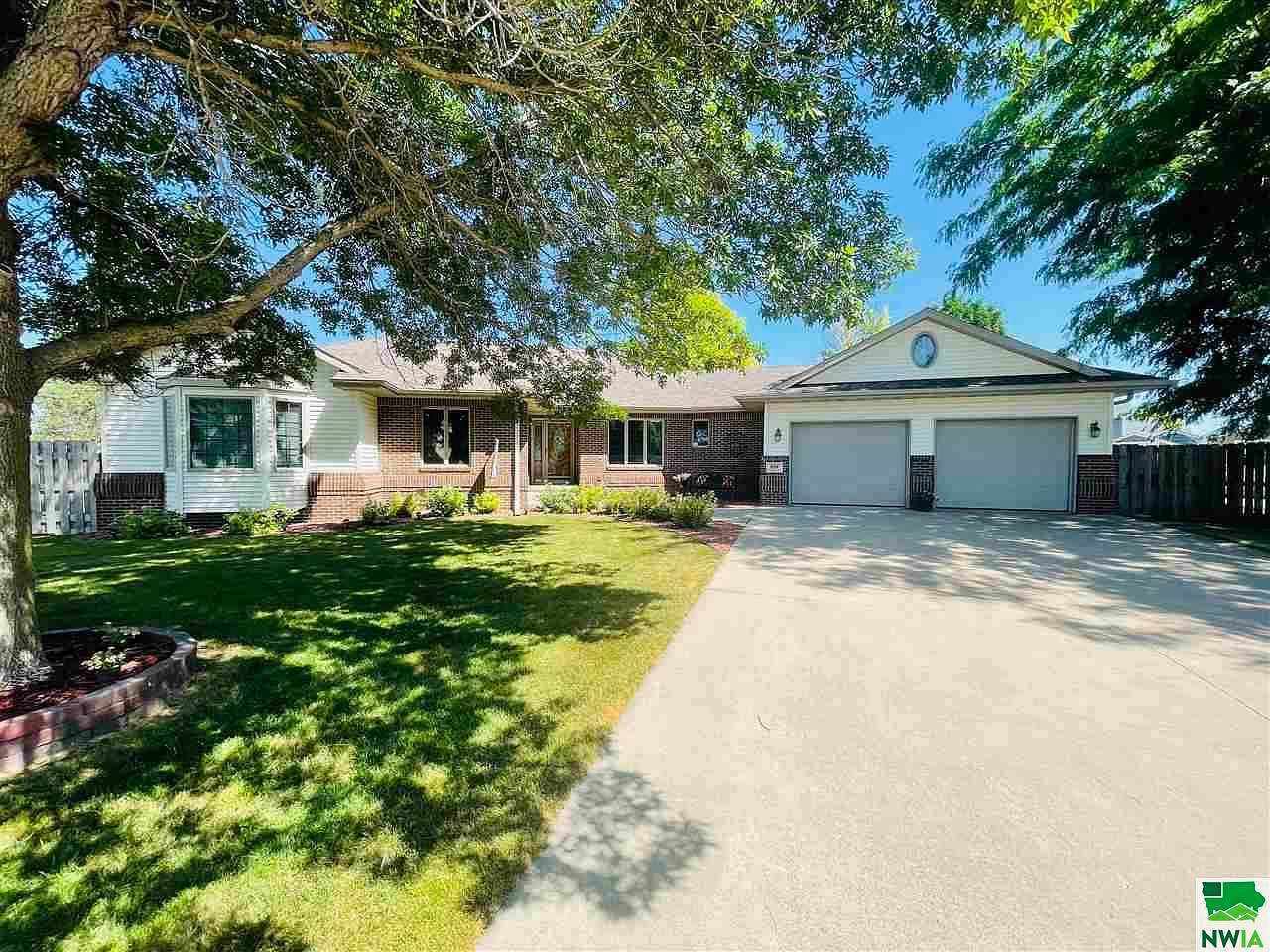 604 Stonegate Ct, Sergeant Bluff, IA 51054 Zillow