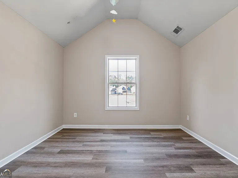 475 Louise Way — Photo 26