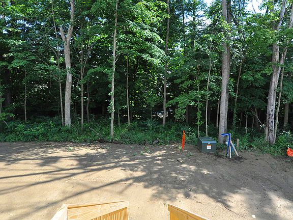 Sanctuary Lakes Regency Yard
