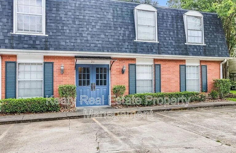 211 Versailles Blvd #10 — Photo 15