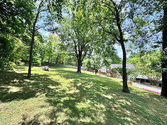 4th image of 5520 N Broadway St #1