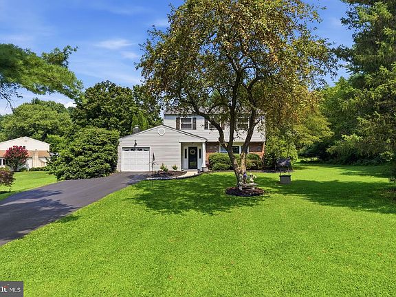 4th image of 829 Frank Rd