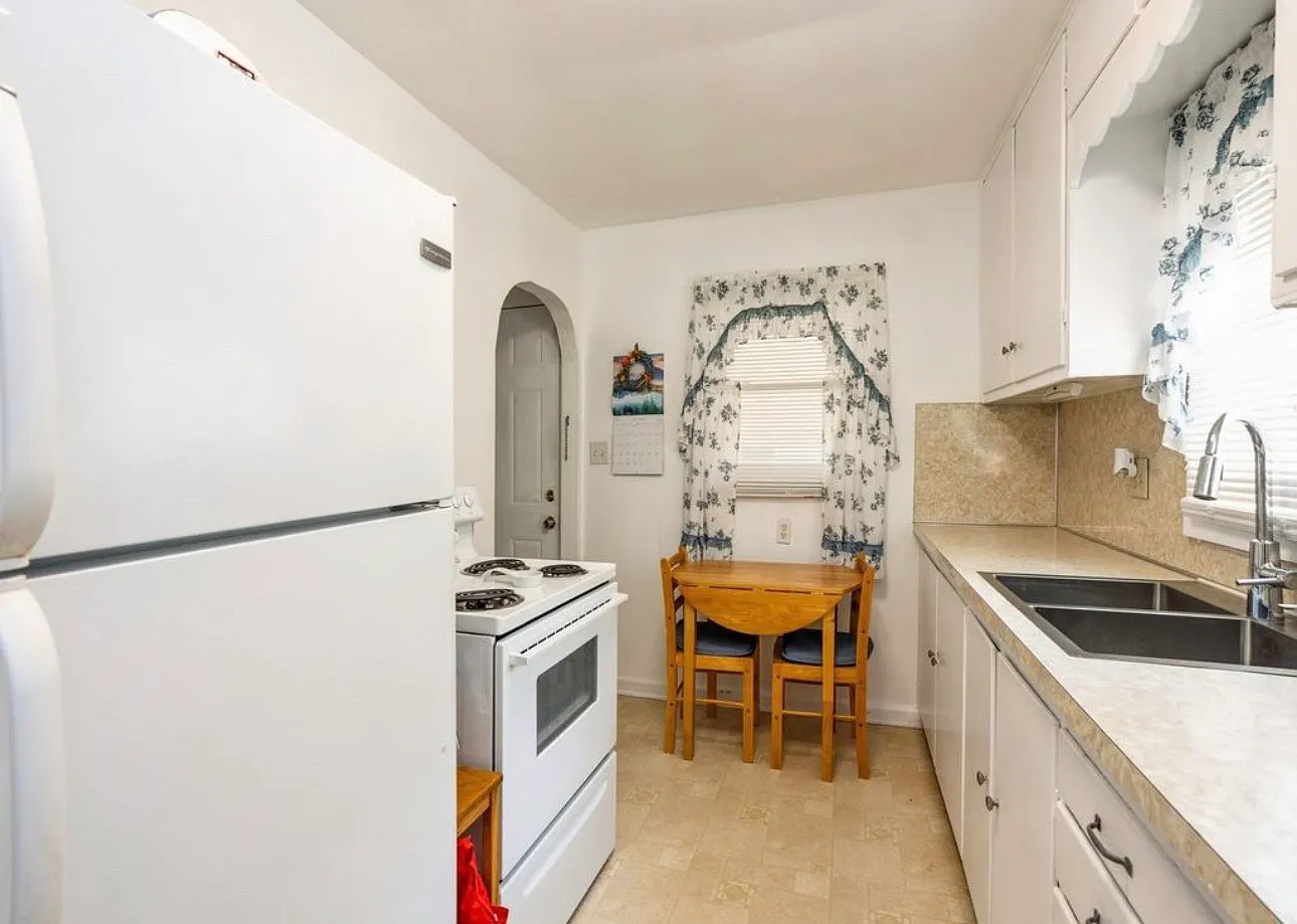 3 bed, 992 sqft, $1,700 — Photo 3