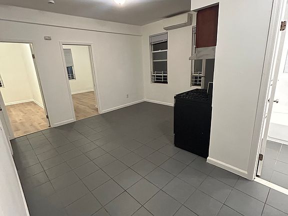 3rd image of 7 Newark Bay Ct APT 1