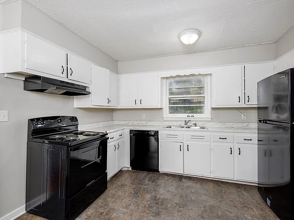 3rd image of 445 Orchid Rd