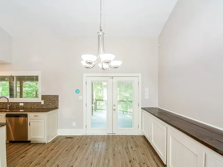 310 Berwick Ct — Photo 6