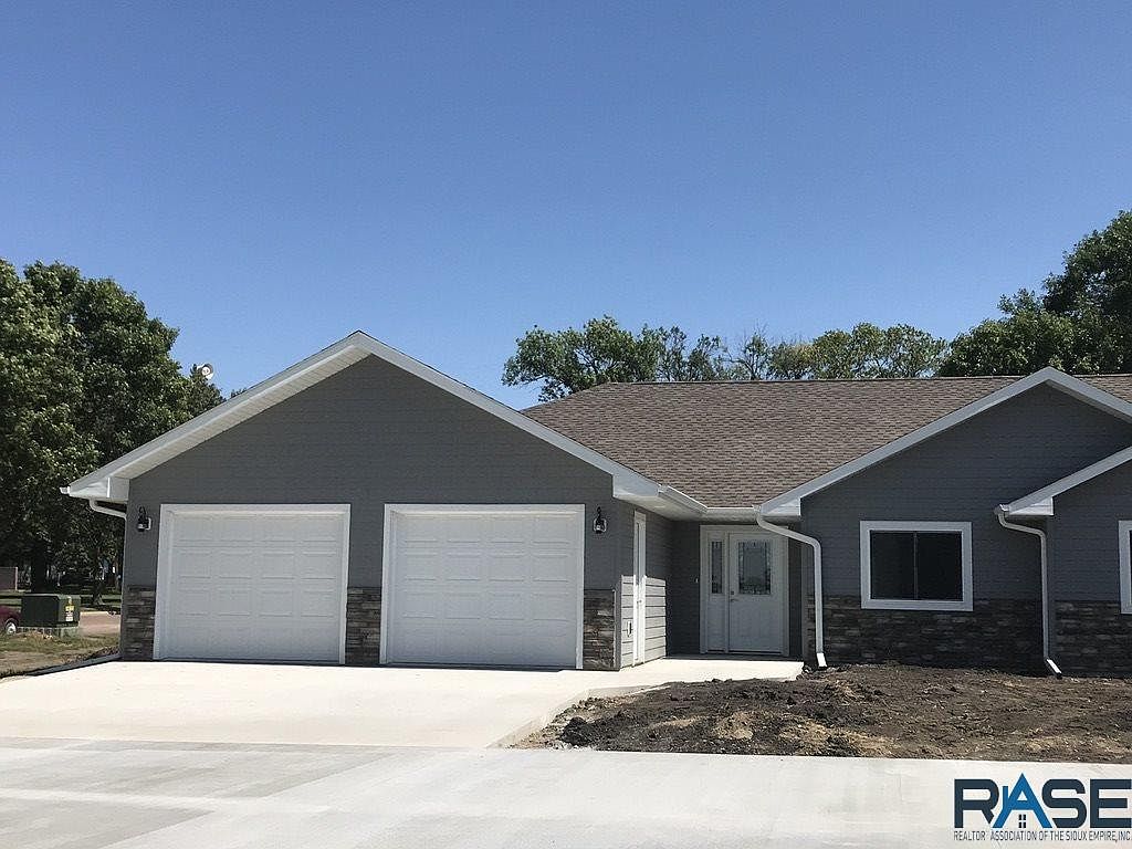103 W Lafayette Ave, Flandreau, SD 57028 Zillow