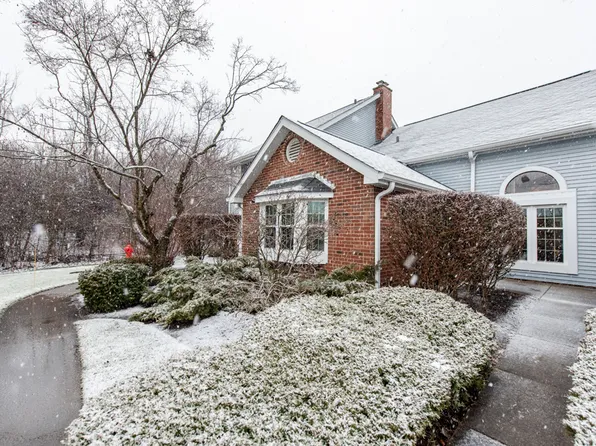7 Hastings Ln, Lincolnshire, IL 60069