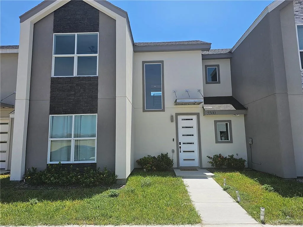 3 bed, 2.5 bath, 1857 sqft, $1,995 — Photo 1