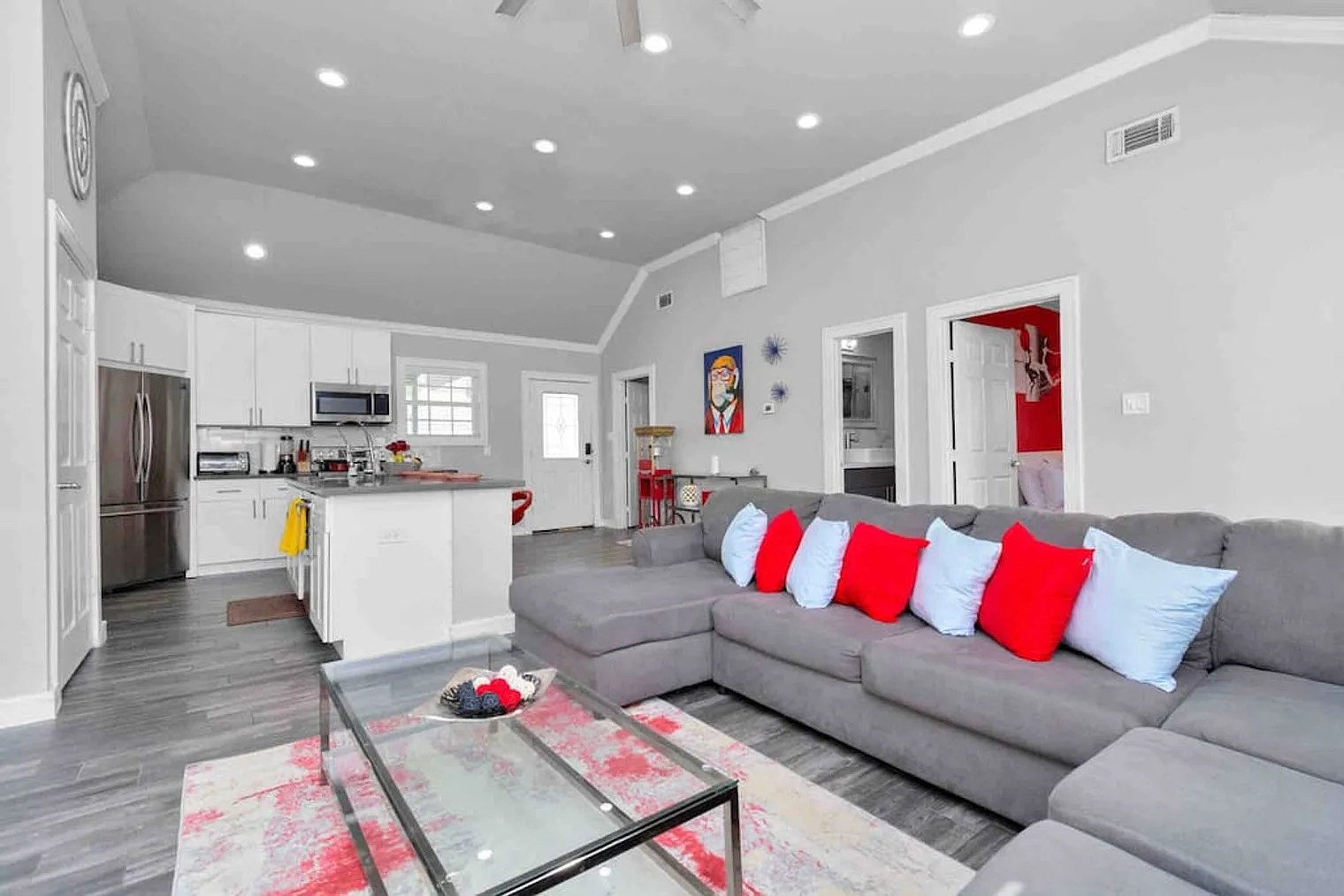 2 bed, 2.0 bath, 990 sqft, $2,259 — Photo 2