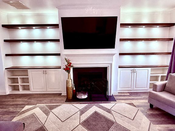 3rd image of 308 Walnut Woods Dr