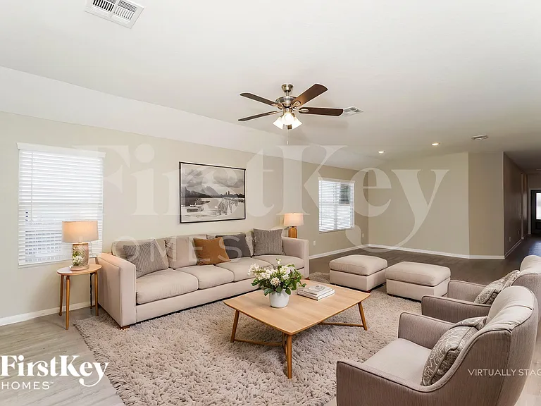 1204 Treehouse Ln — Photo 5