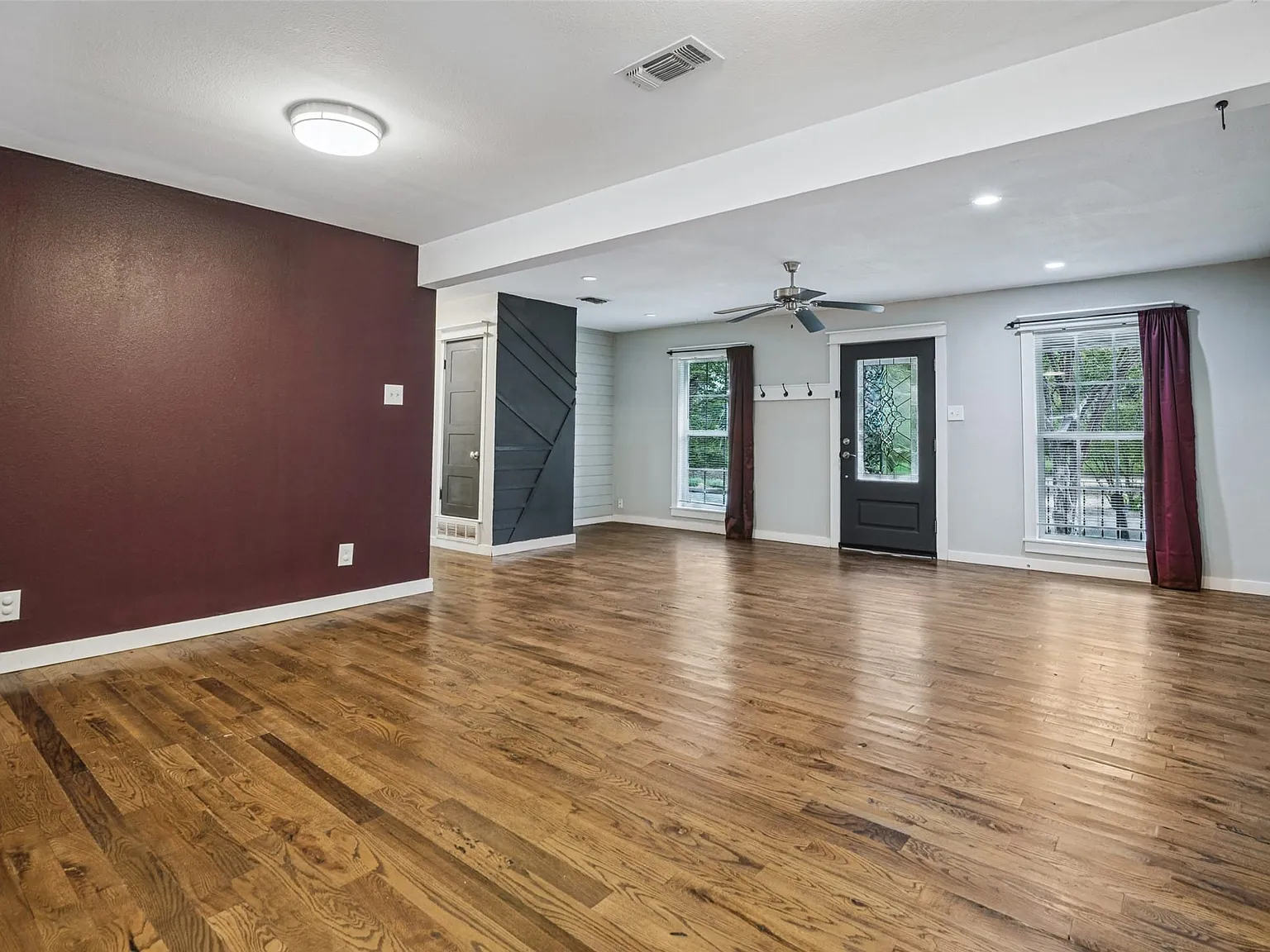 3 bed, 2.0 bath, 1296 sqft, $2,000 — Photo 3