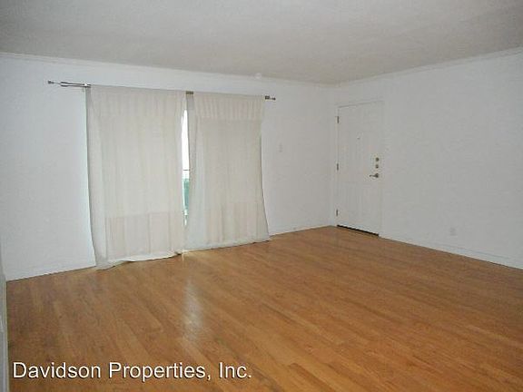 3rd image of 403 Everest Ave