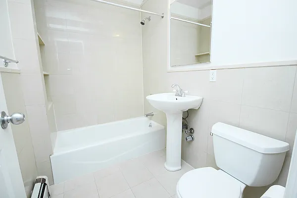 Rented by Modern Spaces | media 8