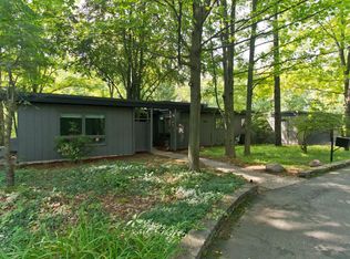 3434 Cascade Rd SE, Grand Rapids, MI 49546