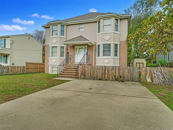 3rd image of 466 Manetta Ave