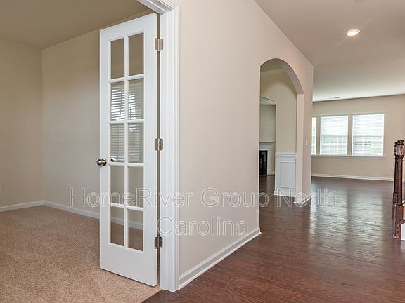 3rd image of 111 Sequoia St