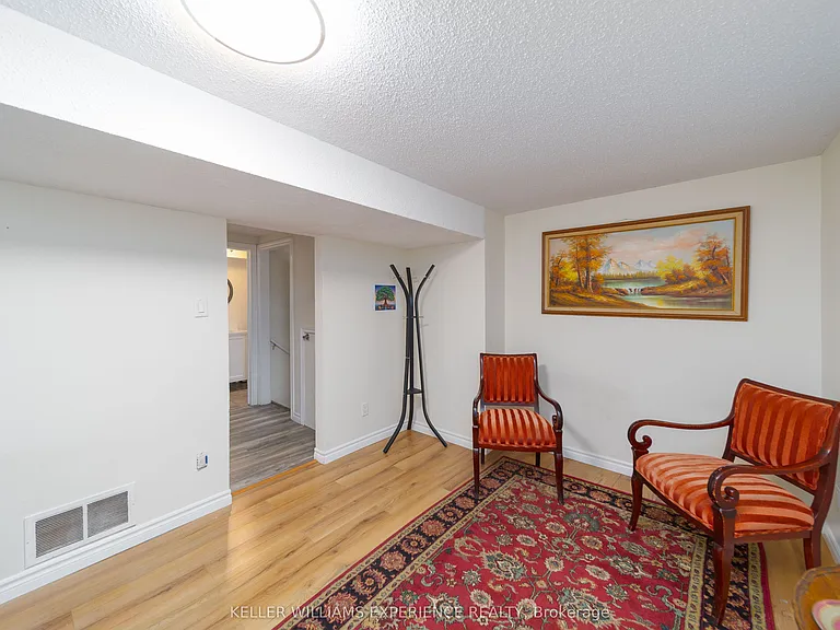 98 Cundles Rd E #LOWER LVL — Photo 3