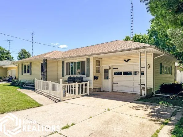 607 7th Ave NE, Hampton, IA 50441