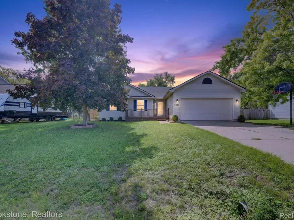 6098 Hedgerow Cir, Grand Blanc, MI 48439