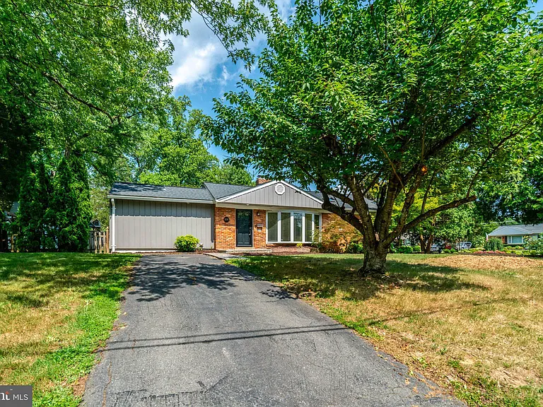 8015 New Market Rd — Photo 3