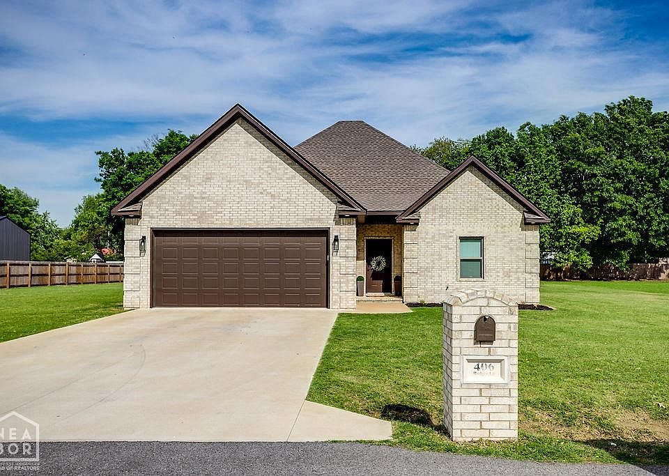 1st image of 406 Rodgers Ln