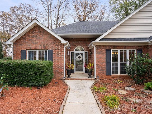4th image of 3637 Easthampton Dr