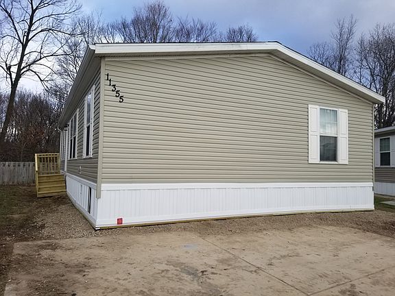 4th image of 4595 Knollwood Dr #104