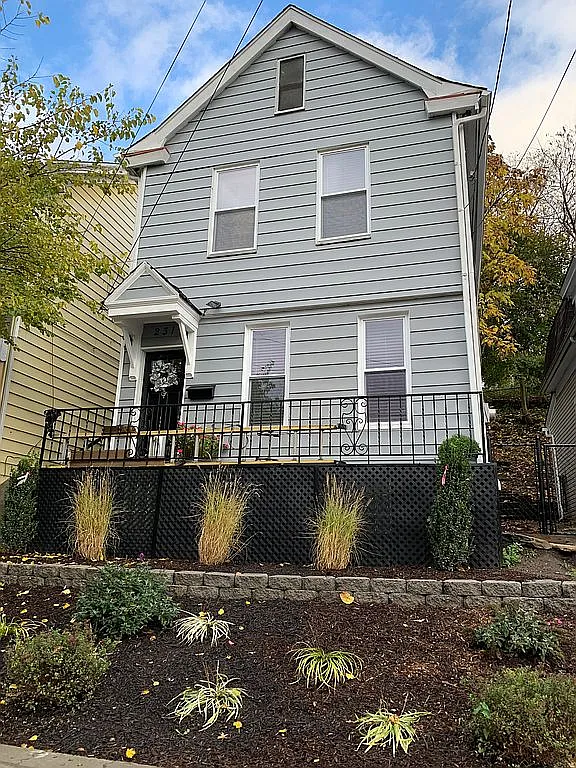 231 Edith St photo 1