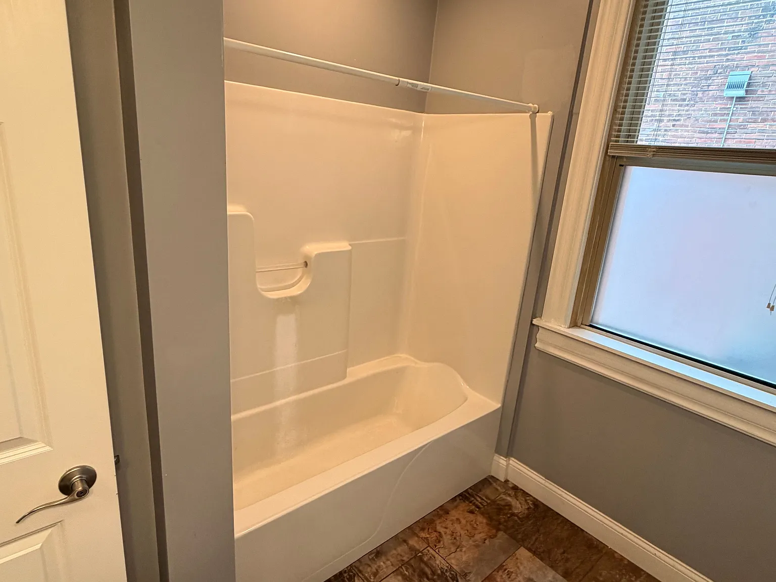 Updated 2 Bed / 2 Bath Apartment in Central Dubuque — Photo 4
