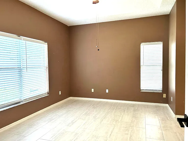 465 Eastbridge Dr — Photo 19