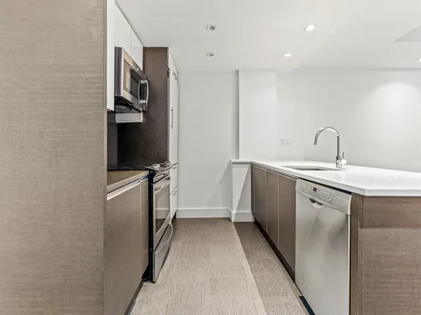 666 West End Avenue image 6 of 22