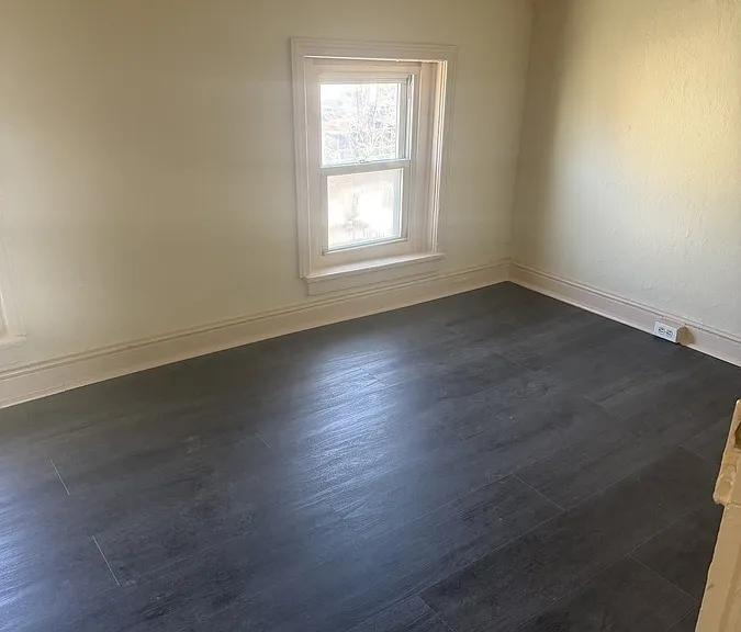 352 1/2 E Airy St — Photo 10