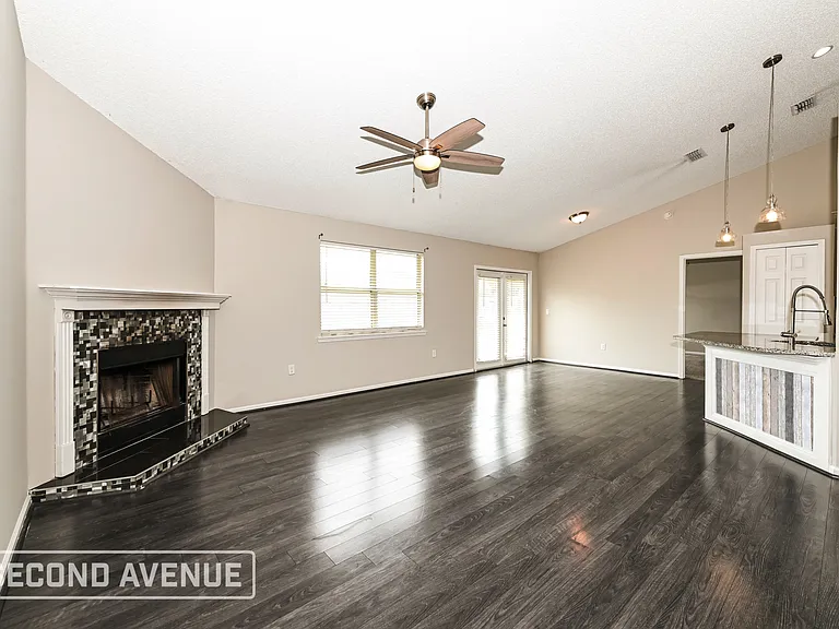 2226 Thomas Lynch Ct — Photo 4