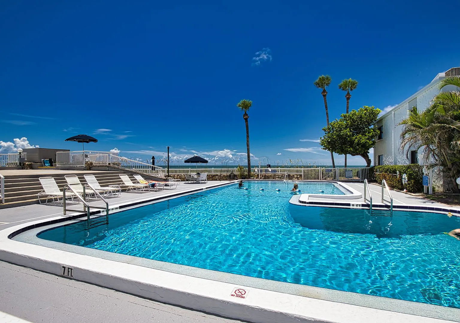 1555 Tarpon Center Dr — Photo 2