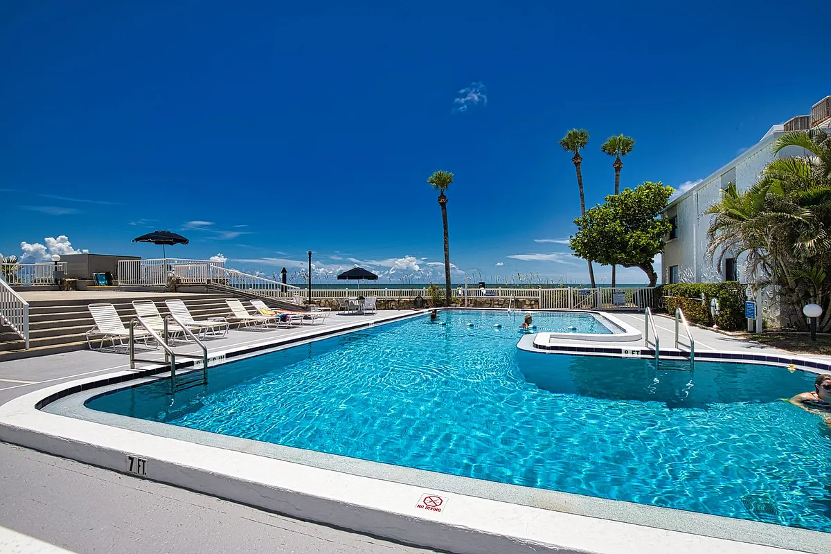 Building Photo - 1555 Tarpon Center Dr #107