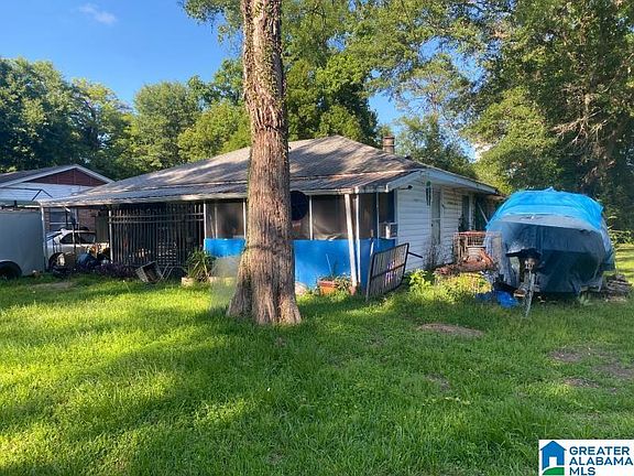 2nd image of 963 Cloverdale Dr