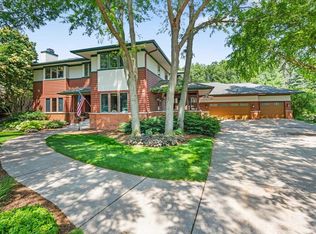 5870 Persimmon Dr, Fitchburg, WI 53711