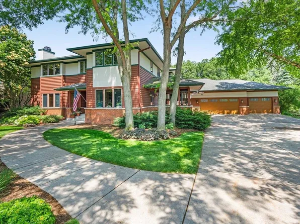 5870 Persimmon Dr, Fitchburg, WI 53711