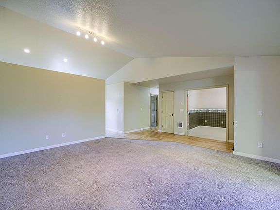 5th image of 2120 NW Ivy Ave